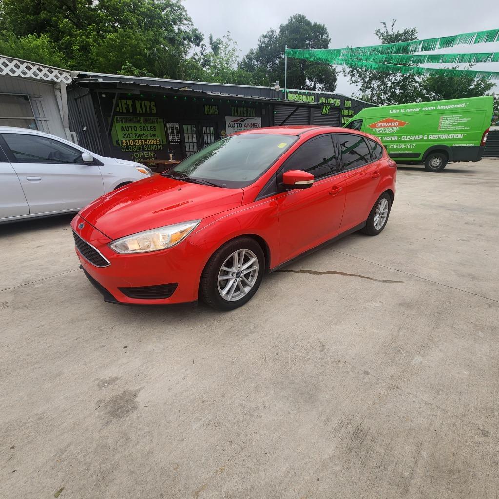 2017 Ford Focus 5 Door Hatch SE's photo