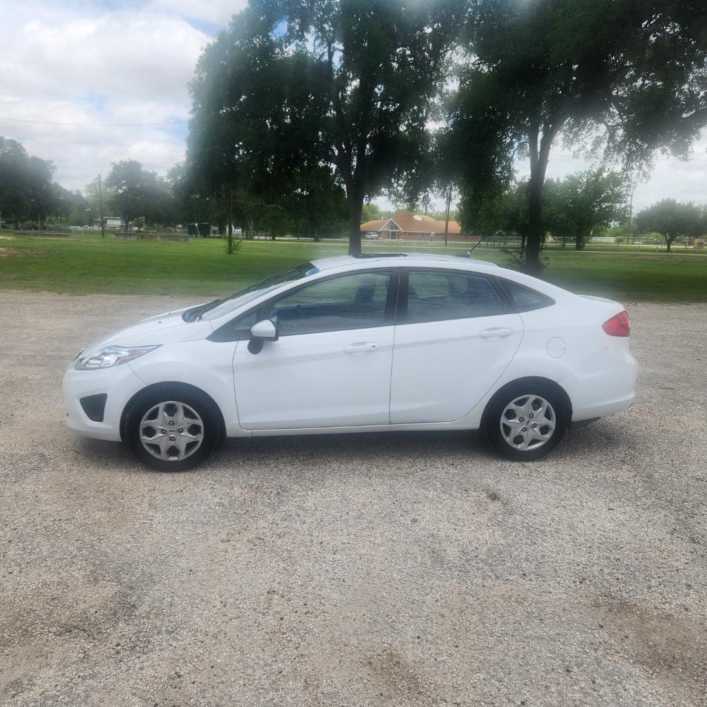 2012 Ford Fiesta SE Sedan's photo